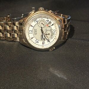 Citizen Calibre White/Yellow gold toned steel Ø42 mm